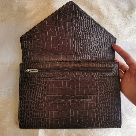 Vintage Danier brown leather minimalist clutch, embossed snakeskin pattern purse - Picture 3 of 7